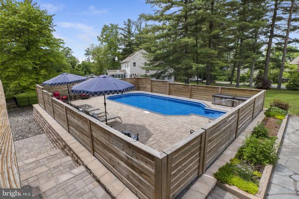 Exterior, Pool