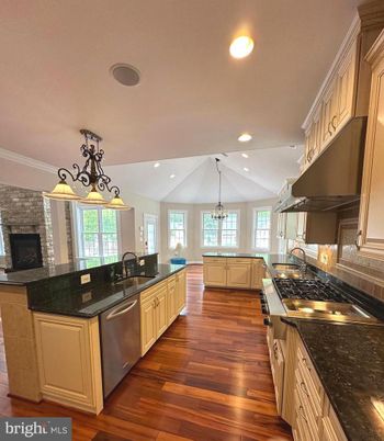 Fireplace, Interior, Kitchen, Pendant Lights, Recessed Lighting, Wood Texture Flooring