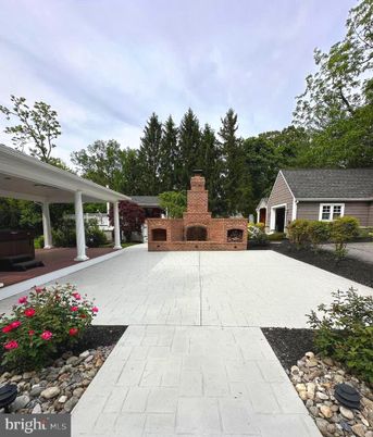 Detached Garage, Exterior, Fireplace