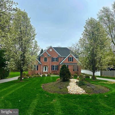 Exterior, Facade, Brick Facade, Brick Traditional