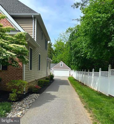 Detached Garage, Exterior