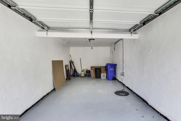 Garage, Interior