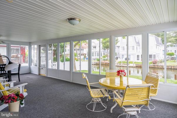 Dining room, Interior, Sun Room, Water