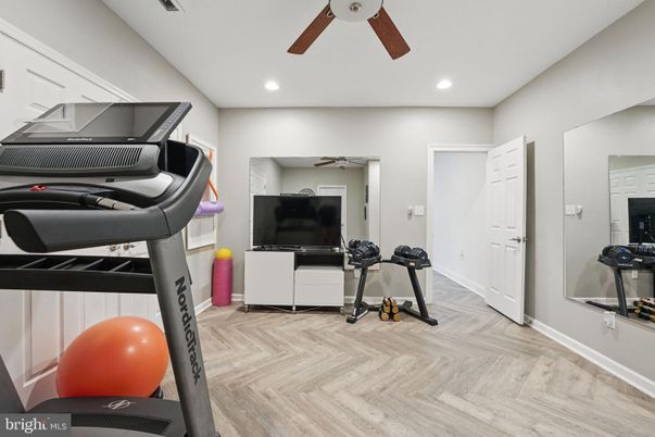 Fitness Equipment, Interior, Recessed Lighting, Wood Texture Flooring