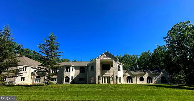 Backyard, Exterior, Facade, French Provincial