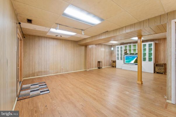 Empty room, Interior, Recessed Lighting, Wood Texture Flooring, Wooden Walls