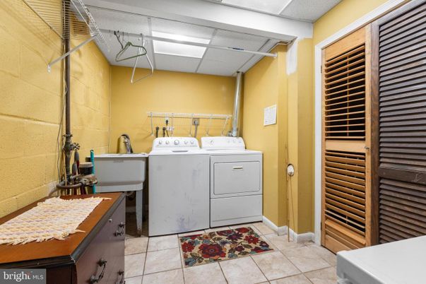 Interior, Washer