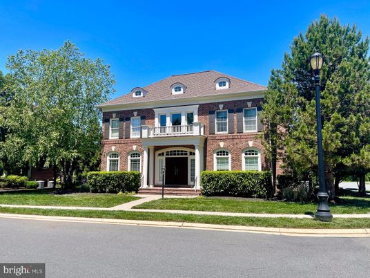 Exterior, Facade, Brick Facade, Georgian