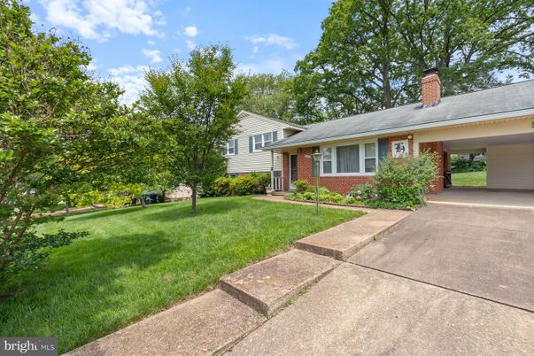 Backyard, Exterior, Facade, Brick Facade, Ranch