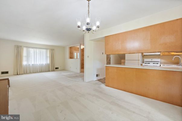 Chandelier, Empty room, Interior, Kitchen