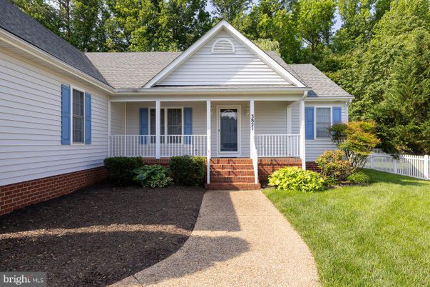 Exterior, Facade, Ranch