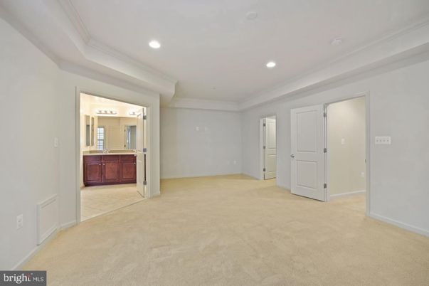 Bathroom, Empty room, Interior, Recessed Lighting