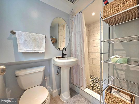 Bathroom, Interior, Recessed Lighting