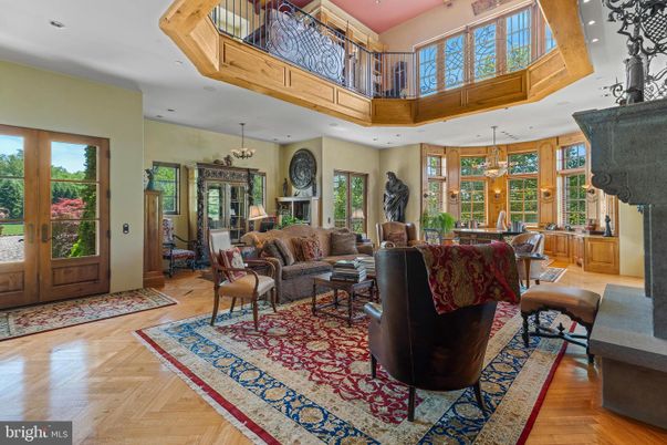 Chandelier, Dining room, Interior, Living room, Recessed Lighting, Wood Texture Flooring