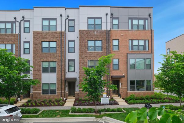 Exterior, Facade, Brick Facade, Rowhouse