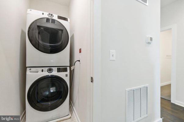 Interior, Utility Closets, Washer, Wood Texture Flooring