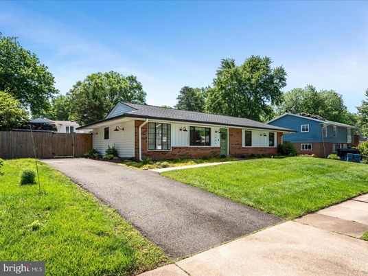 Exterior, Facade, Brick Facade, Ranch