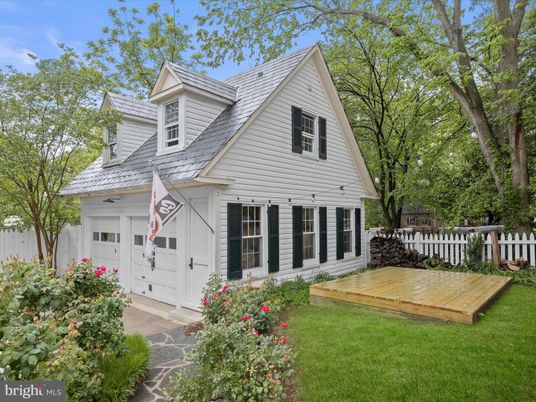 Attached, Exterior, Facade, Farmhouse