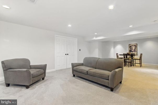 Dining room, Interior, Recessed Lighting