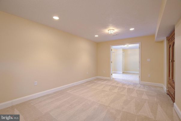 Empty room, Interior, Recessed Lighting