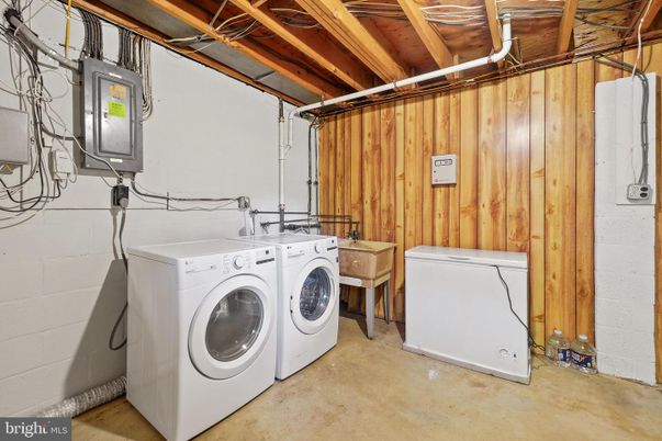 Interior, Washer, Wooden Beams, Wooden Ceilings, Wooden Walls