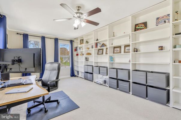 Home Office, Interior