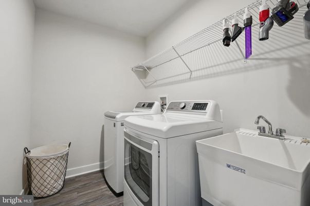 Interior, Washer, Wood Texture Flooring