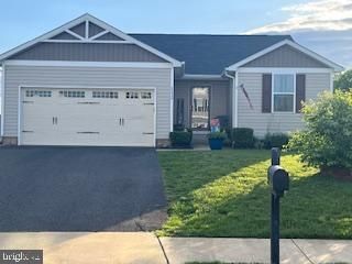 Attached, Exterior, Facade, Ranch
