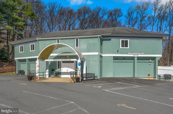 Attached, Exterior, Facade, Raised Ranch
