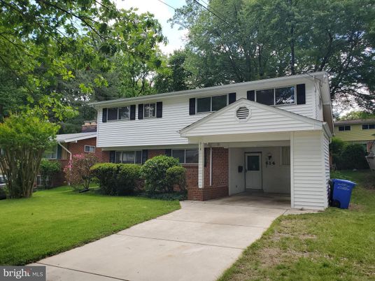 Exterior, Facade, Brick Facade, Split Level