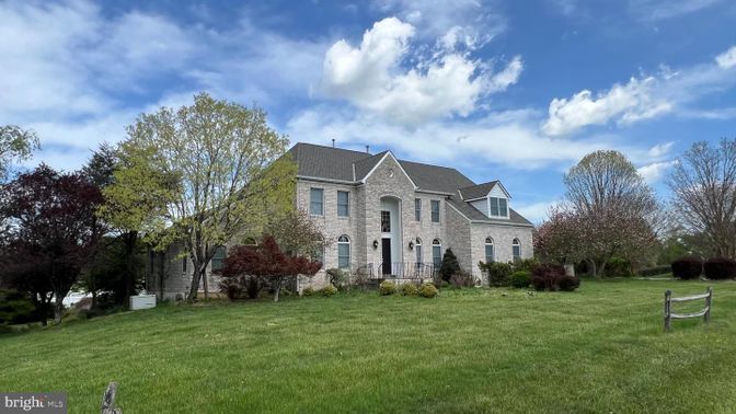 Backyard, Exterior, Facade, French Provincial