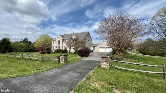 Attached, Backyard, Exterior, Facade, French Provincial
