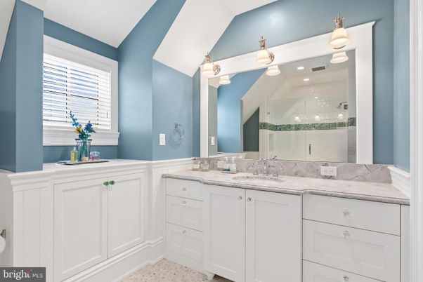 Bathroom, Dual Sink Vanities, Interior, Recessed Lighting