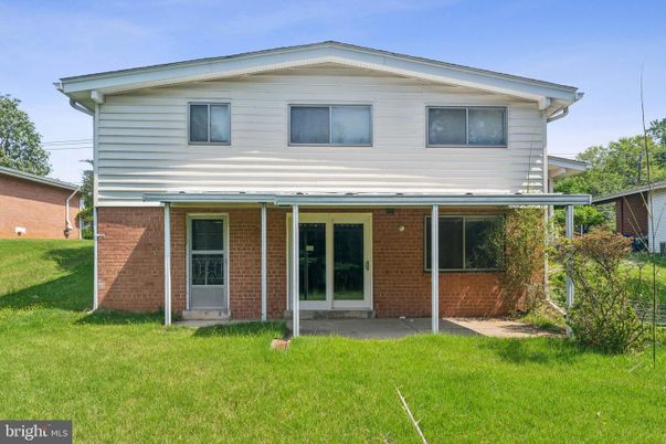 Exterior, Facade, Brick Facade, Split Level