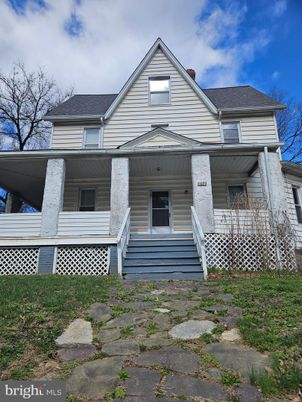 Exterior, Facade, Queen Anne Victorian
