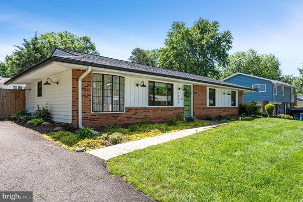Exterior, Facade, Brick Facade, Ranch