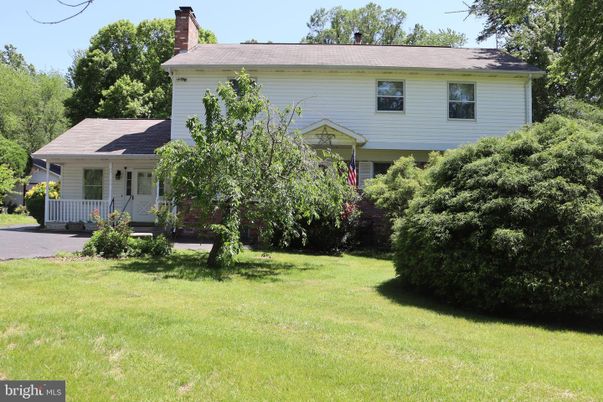 Backyard, Exterior, Facade, Split Level