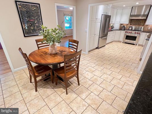 Dining room, Interior, Kitchen, Recessed Lighting, Stainless Steel Appliances