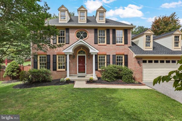 Attached, Exterior, Facade, Brick Facade, Georgian
