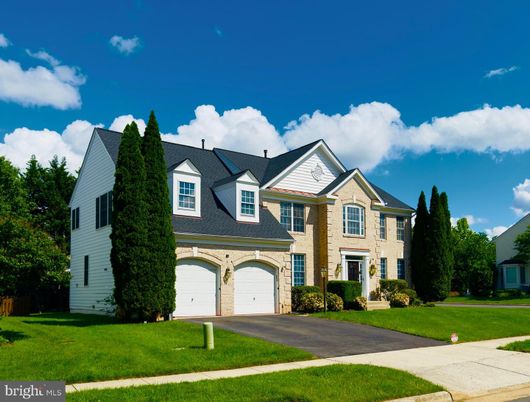 Attached, Exterior, Facade, French Provincial
