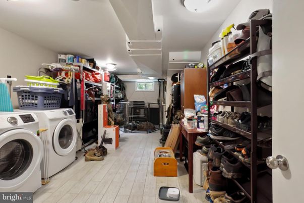 Interior, Washer, Wood Texture Flooring