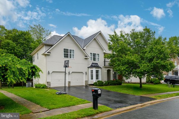 Attached, Exterior, Facade, Farmhouse
