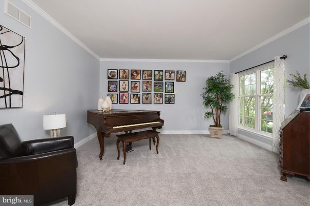 Interior, Piano