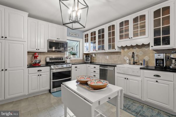 Interior, Kitchen, Pendant Lights, Stainless Steel Appliances