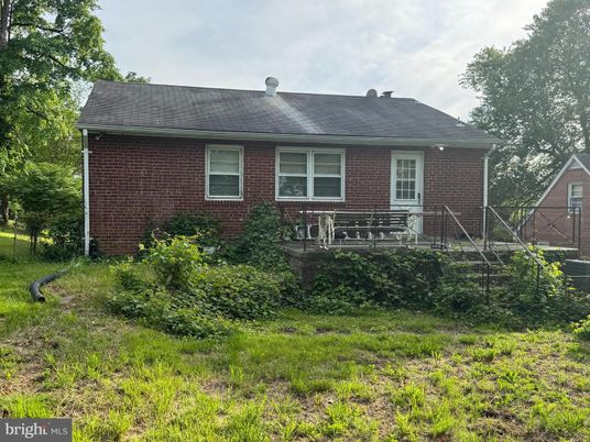 Exterior, Facade, Brick Facade, Cape Cod