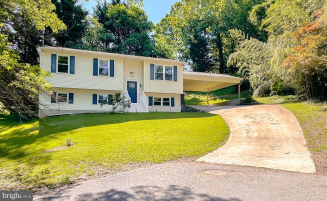 Backyard, Exterior, Facade, Raised Ranch