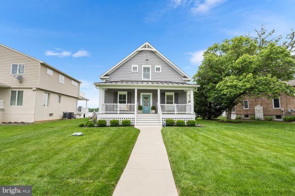 Backyard, Exterior, Facade, Queen Anne Victorian