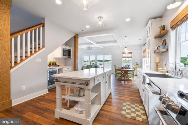 Chandelier, Dining room, Interior, Kitchen, Pendant Lights, Recessed Lighting, Wood Texture Flooring