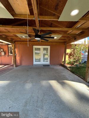 Empty room, Exterior, Recessed Lighting, Wooden Beams