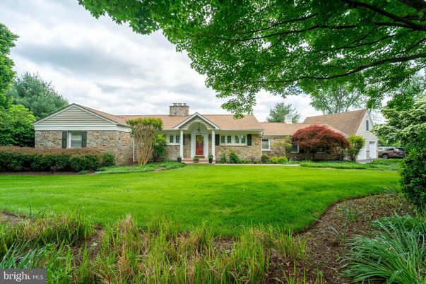 Backyard, Exterior, Facade, Brick Facade, Ranch